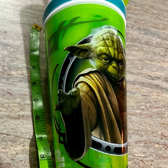 Star Wars 2-in-1 snackeez Yoda cup/snack bowl and straw - Picture 4 of 16